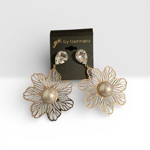 ❤️ G by Gennaro NTW dangle gold-tone flower with clear teardrop shaped stud